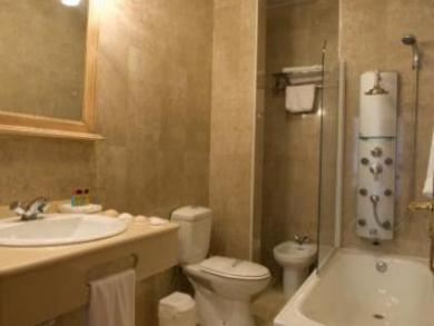 Hotel Esmeralda Osuna Bagian luar foto