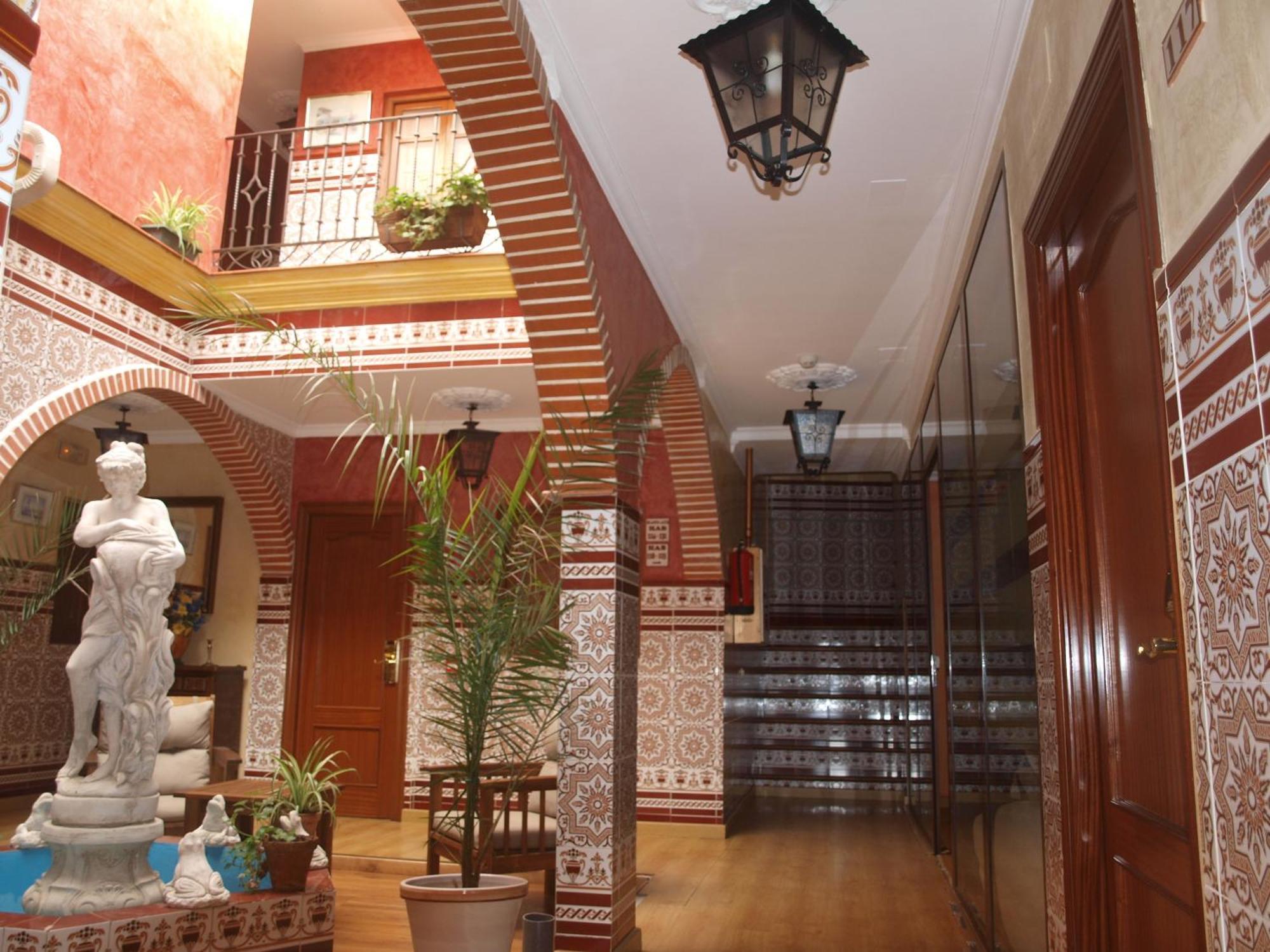 Hotel Esmeralda Osuna Bagian luar foto
