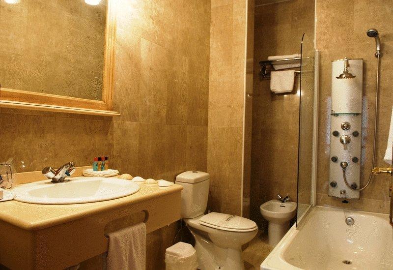 Hotel Esmeralda Osuna Bagian luar foto