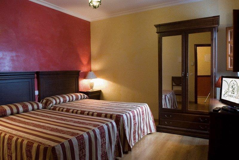 Hotel Esmeralda Osuna Bagian luar foto