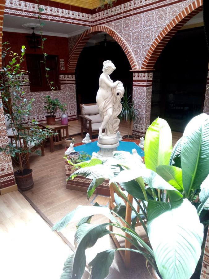 Hotel Esmeralda Osuna Bagian luar foto