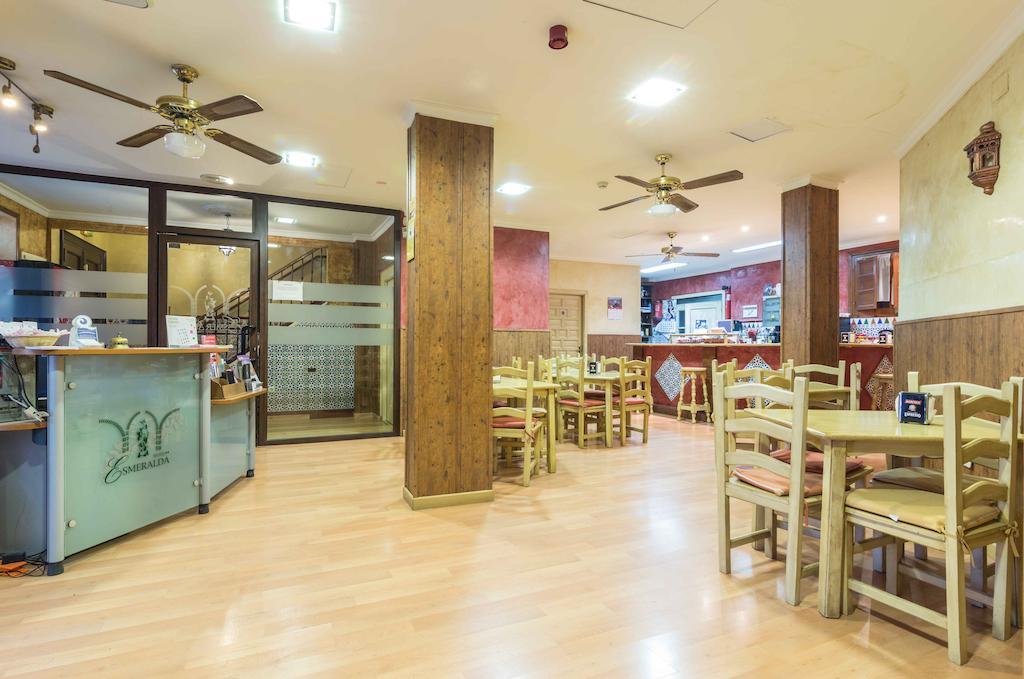 Hotel Esmeralda Osuna Bagian luar foto